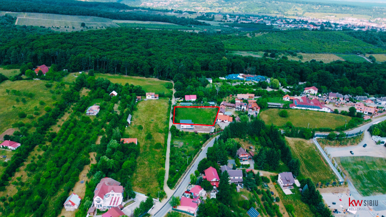 Teren intravilan 2000 mp - Tocile, vedere panoramică spre munte și pădure