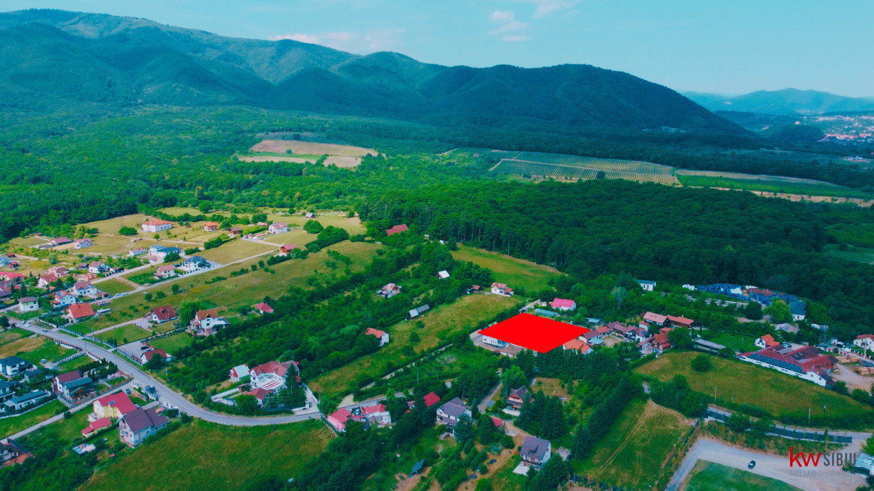 Teren intravilan 2000 mp - Tocile, vedere panoramică spre munte și pădure