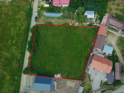 Teren intravilan 2000 mp - Tocile, vedere panoramică spre munte și pădure