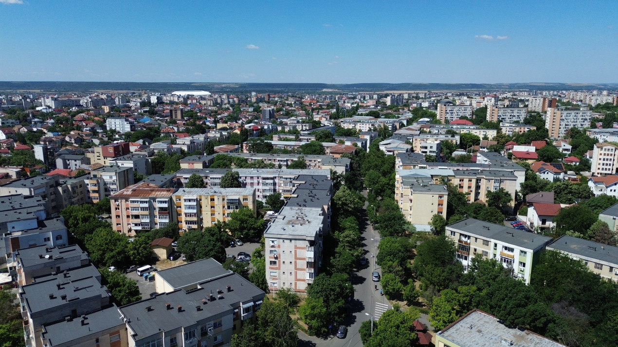 Apartament decomandat, Brazda , K - uri parter !