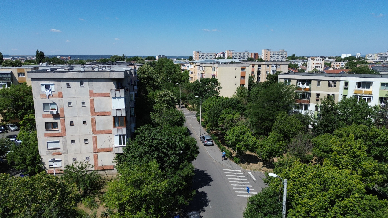 Apartament decomandat, Brazda , K - uri parter !