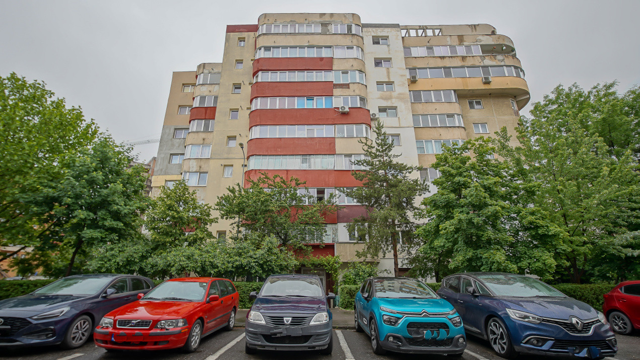 Vânzare apartament cu 3 camere, strada Pârâului, zona Răcădău