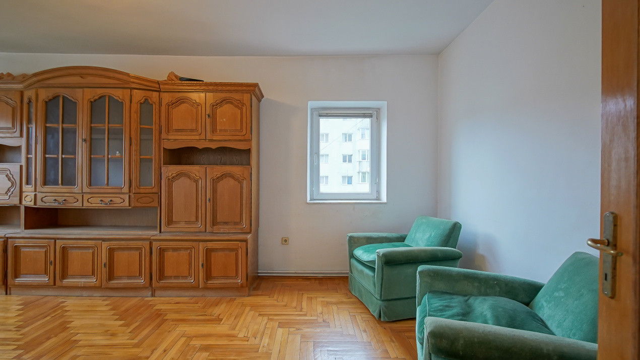 Vânzare apartament cu 3 camere, strada Pârâului, zona Răcădău