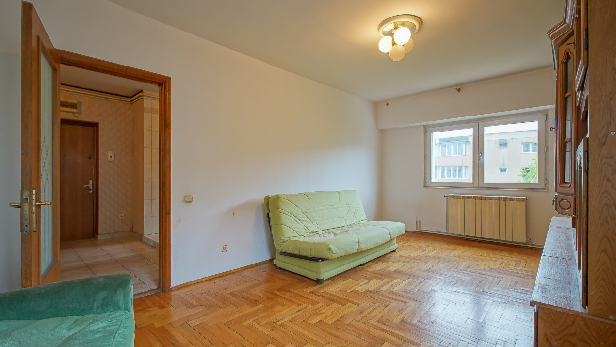 Vânzare apartament cu 3 camere, strada Pârâului, zona Răcădău