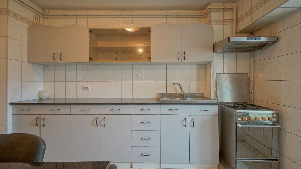Vânzare apartament cu 3 camere, strada Pârâului, zona Răcădău