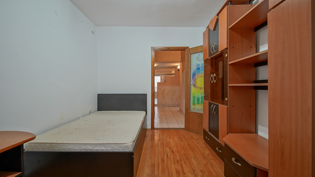 Vânzare apartament cu 3 camere, strada Pârâului, zona Răcădău