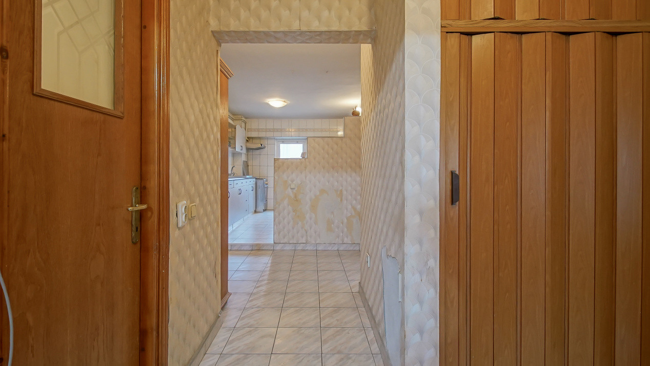 Vânzare apartament cu 3 camere, strada Pârâului, zona Răcădău