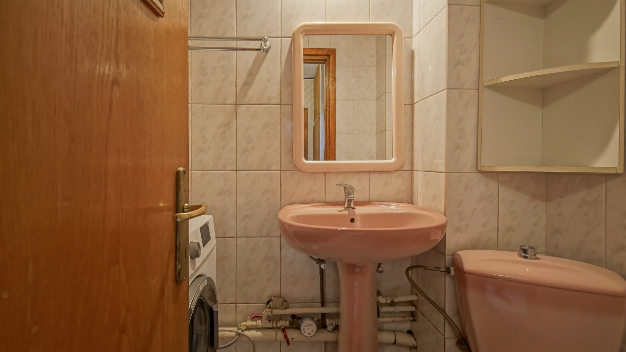 Vânzare apartament cu 3 camere, strada Pârâului, zona Răcădău