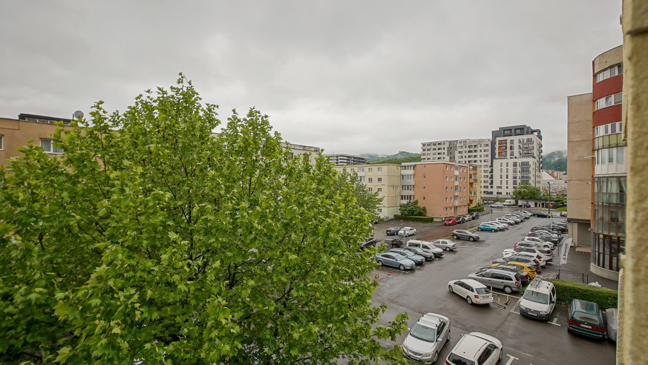 Vânzare apartament cu 3 camere, strada Pârâului, zona Răcădău