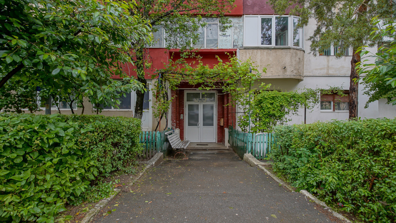 Vânzare apartament cu 3 camere, strada Pârâului, zona Răcădău