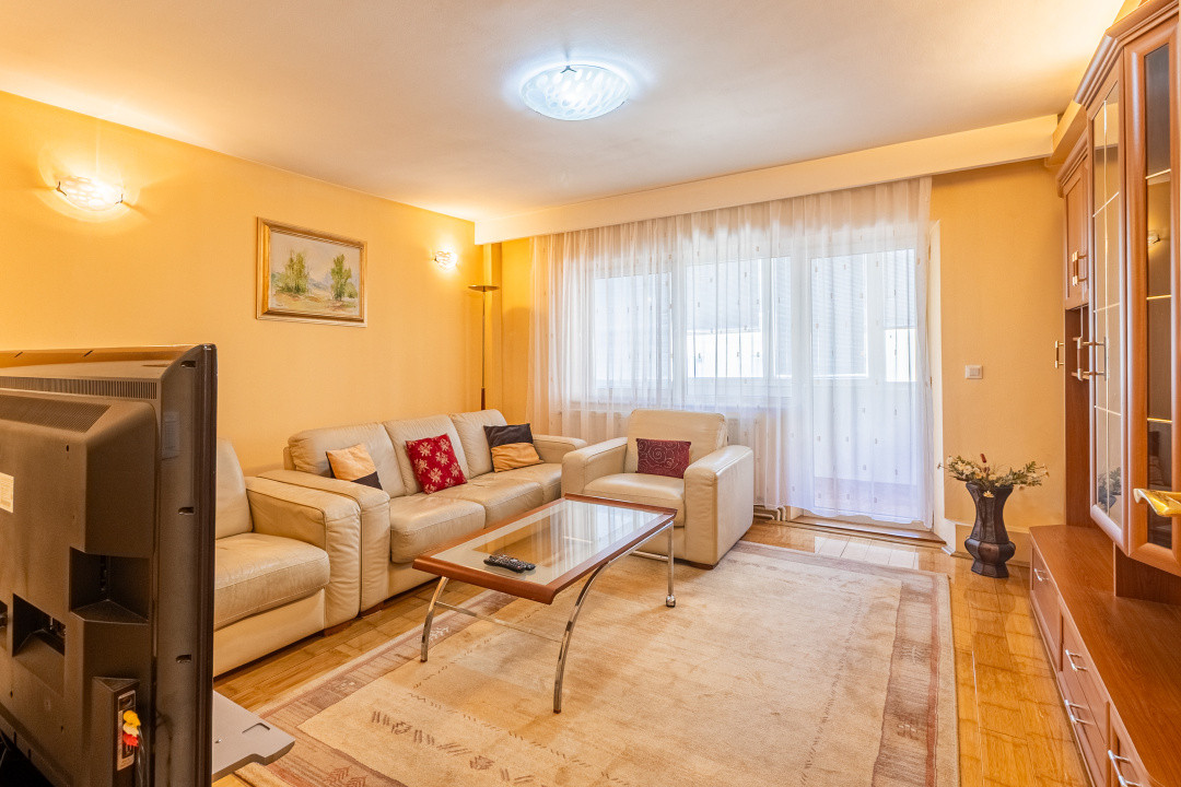 Apartament 2 camere, 2 bai, suprafata mare, zona centrala