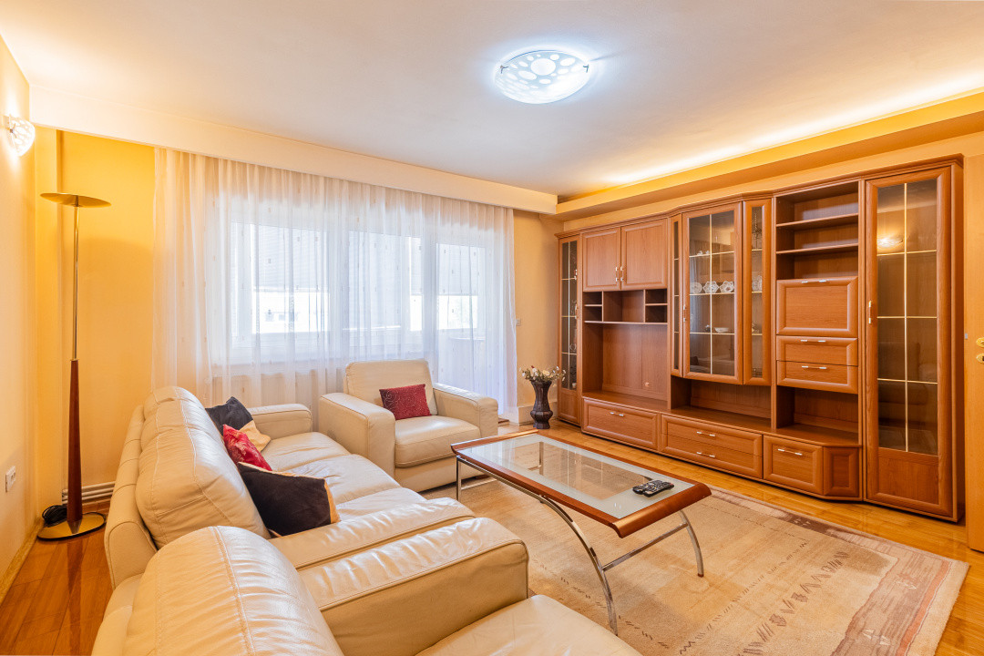 Apartament 2 camere, 2 bai, suprafata mare, zona centrala
