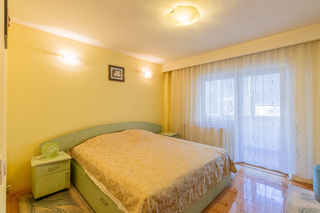 Apartament 2 camere, 2 bai, suprafata mare, zona centrala