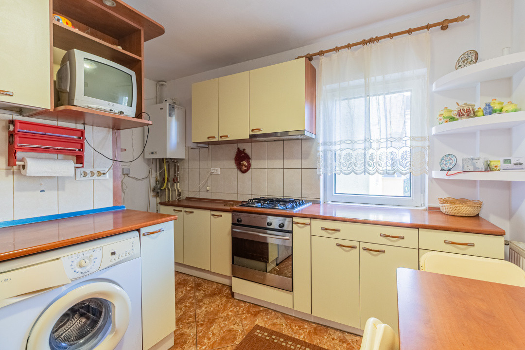 Apartament 2 camere, 2 bai, suprafata mare, zona centrala
