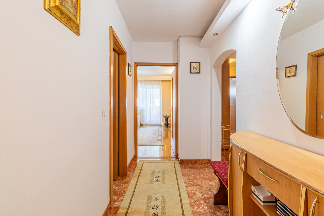 Apartament 2 camere, 2 bai, suprafata mare, zona centrala