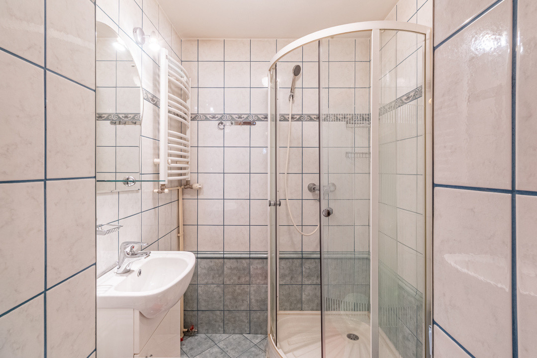Apartament 2 camere, 2 bai, suprafata mare, zona centrala