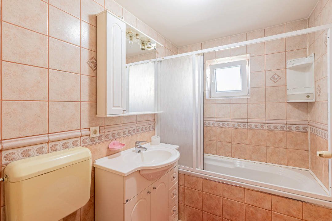 Apartament 2 camere, 2 bai, suprafata mare, zona centrala