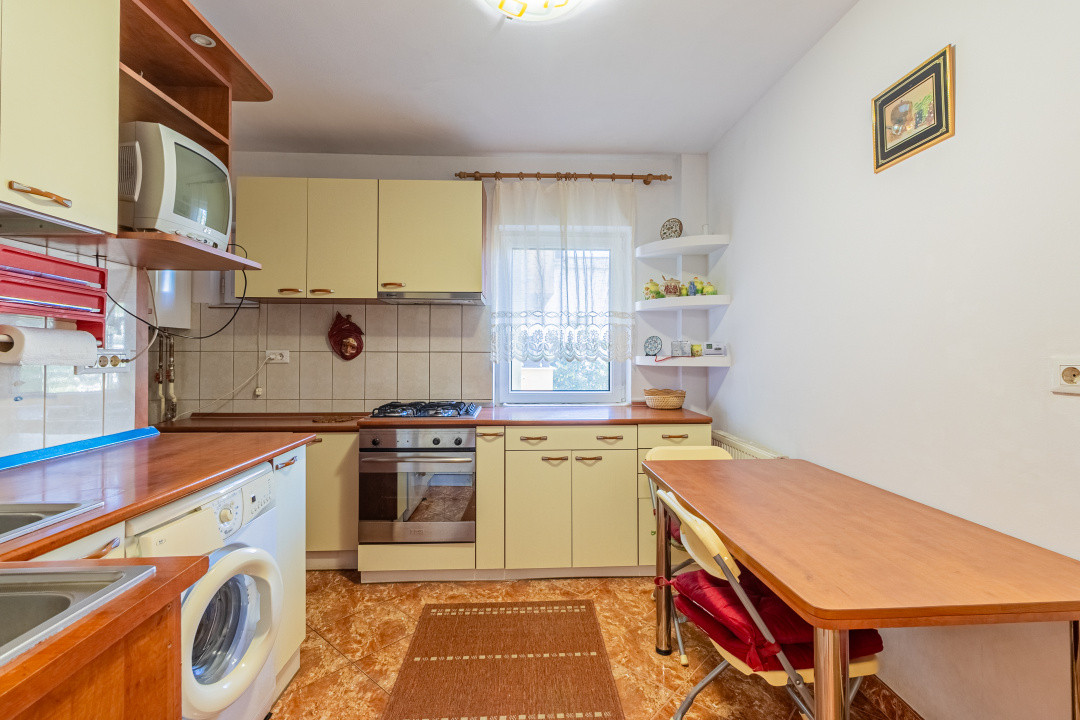 Apartament 2 camere, 2 bai, suprafata mare, zona centrala