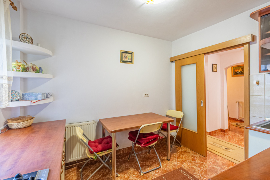 Apartament 2 camere, 2 bai, suprafata mare, zona centrala