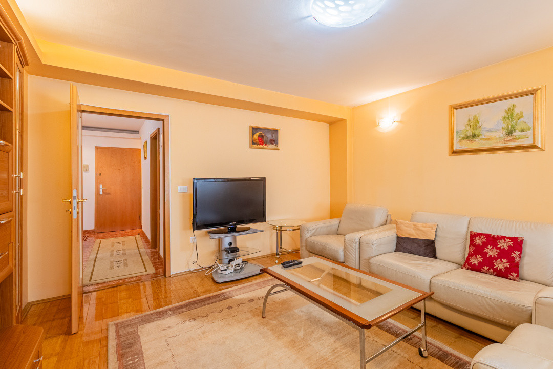 Apartament 2 camere, 2 bai, suprafata mare, zona centrala
