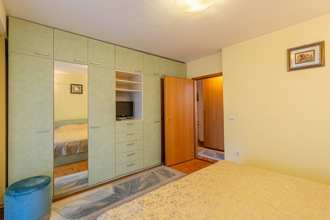 Apartament 2 camere, 2 bai, suprafata mare, zona centrala