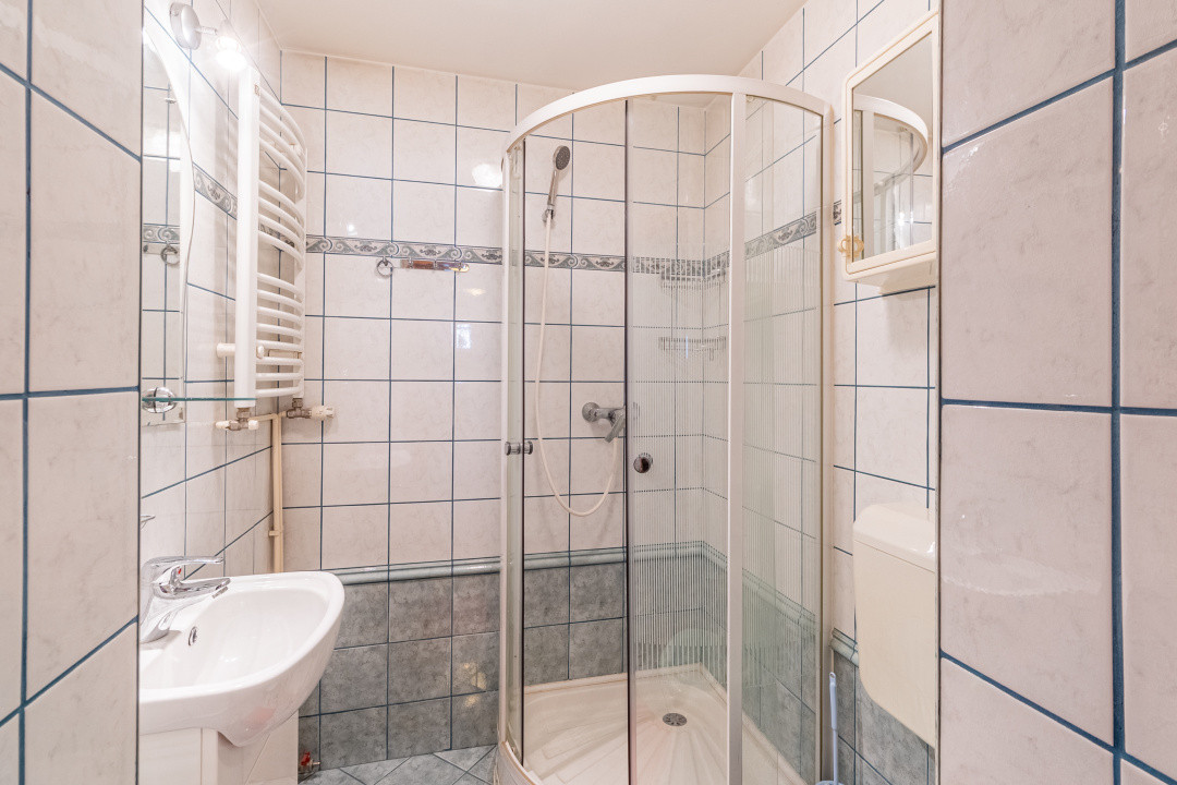 Apartament 2 camere, 2 bai, suprafata mare, zona centrala