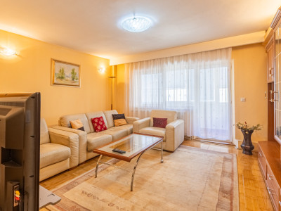 Apartament 2 camere, 2 bai, suprafata mare, zona centrala