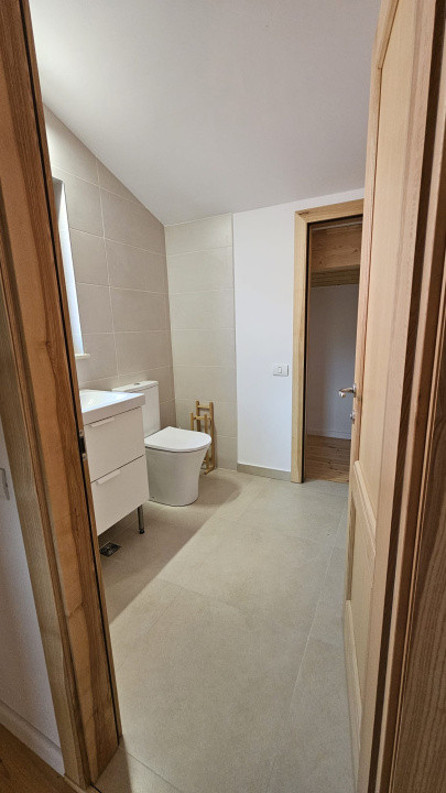 Casă modernă de închiriat, cu garaj generos – Tocile, Sadu