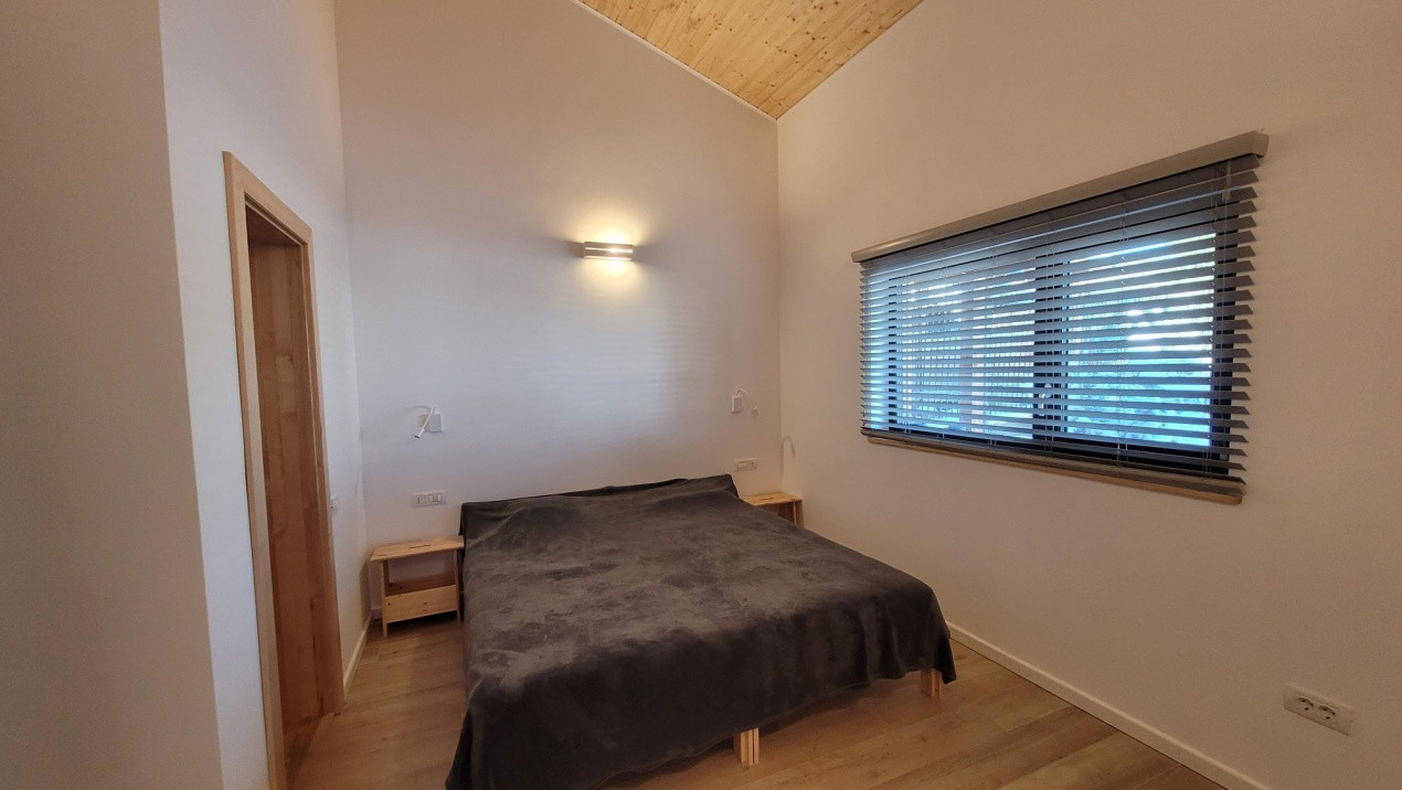 Casă modernă de închiriat, cu garaj generos – Tocile, Sadu