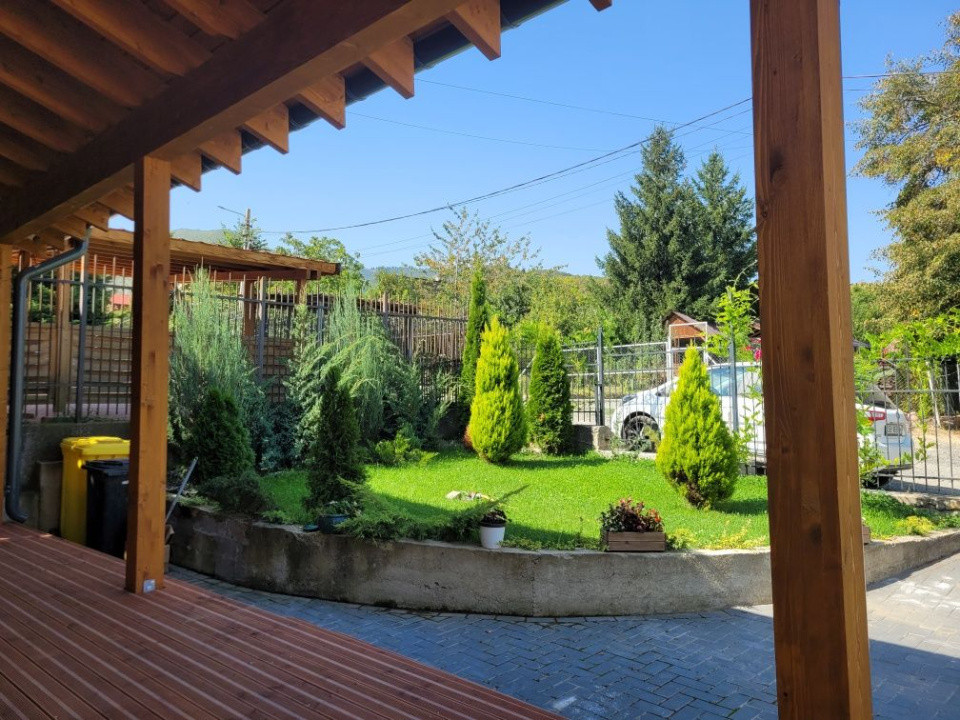 Casă modernă de închiriat, cu garaj generos – Tocile, Sadu