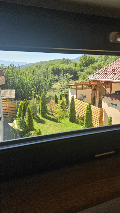 Casă modernă de închiriat, cu garaj generos – Tocile, Sadu