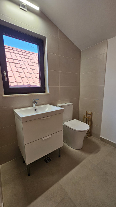 Casă modernă de închiriat, cu garaj generos – Tocile, Sadu