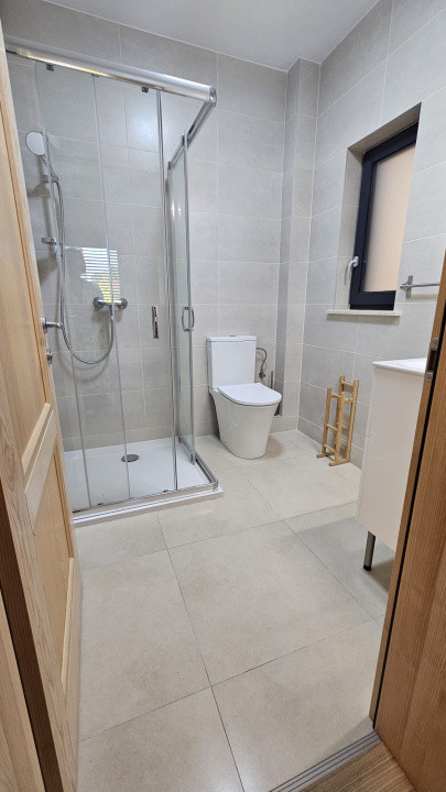 Casă modernă de închiriat, cu garaj generos – Tocile, Sadu