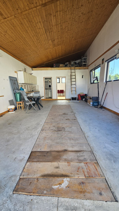 Casă modernă de închiriat, cu garaj generos – Tocile, Sadu