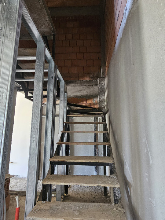 Apartament de 3 camere pe două niveluri, predare la cheie – Cartier Turnișor