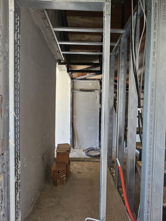 Apartament de 3 camere pe două niveluri, predare la cheie – Cartier Turnișor