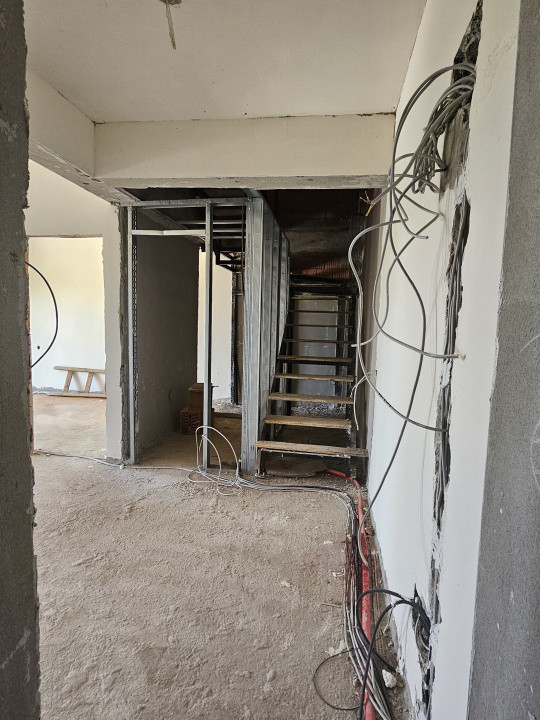 Apartament de 3 camere pe două niveluri, predare la cheie – Cartier Turnișor