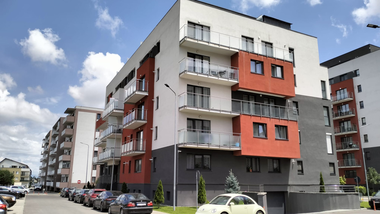 Garsoniera decomandata, boxa si parcare- Zona Coresi, Maurer