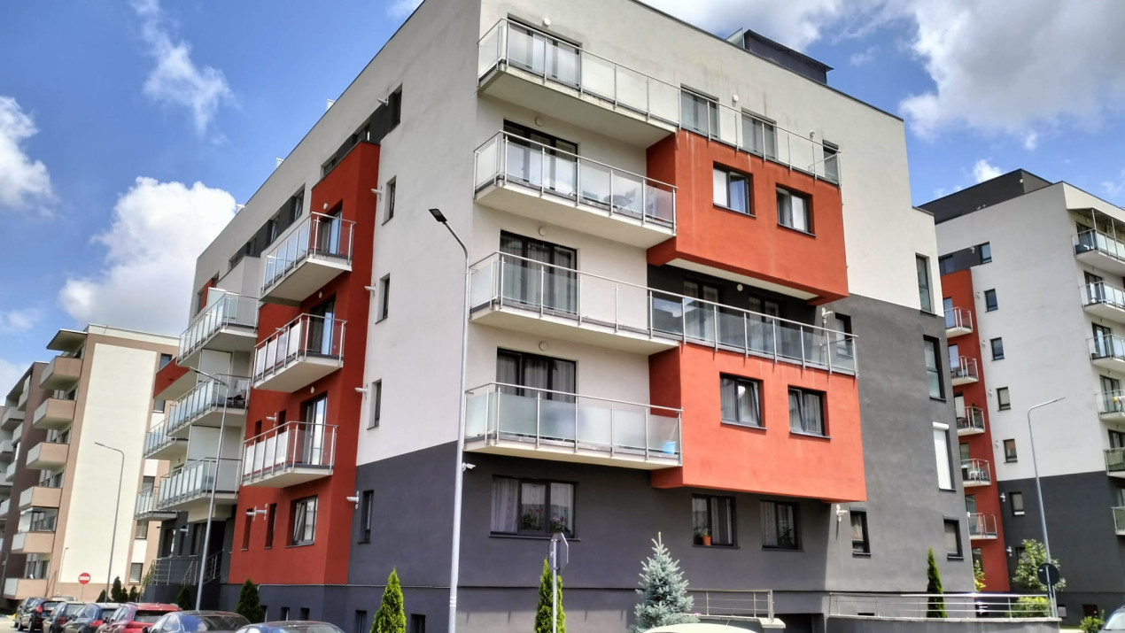 Garsoniera decomandata, boxa si parcare- Zona Coresi, Maurer