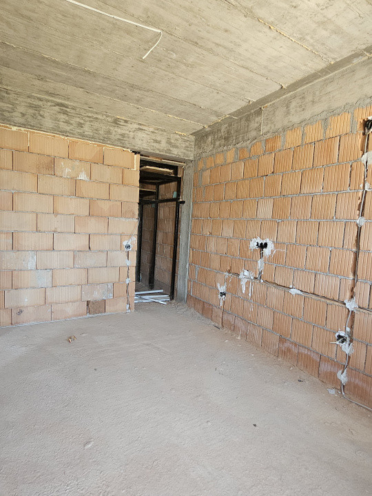 Apartament de 4 camere pe două niveluri – Turnișor