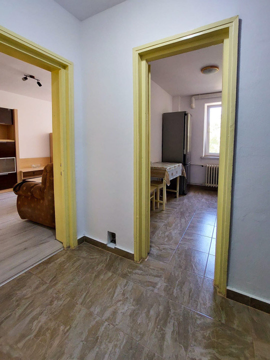 Brazda, apartament 2 camere, semidecomandat, et. 3