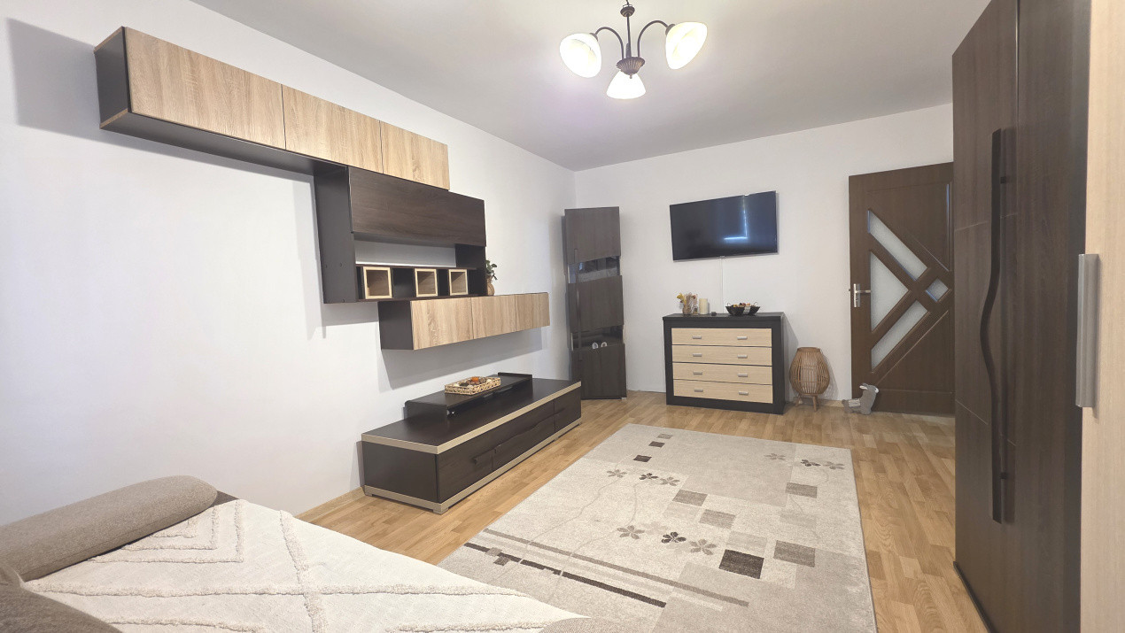 Apartament 2 camere, decomandat, centrala termina,  renovat si mobilat
