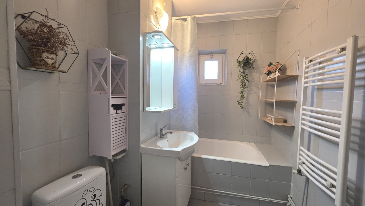 Apartament 2 camere, decomandat, centrala termina,  renovat si mobilat