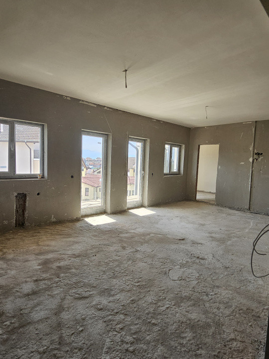 Apartament de 3 camere pe doua niveluri - Turnisor