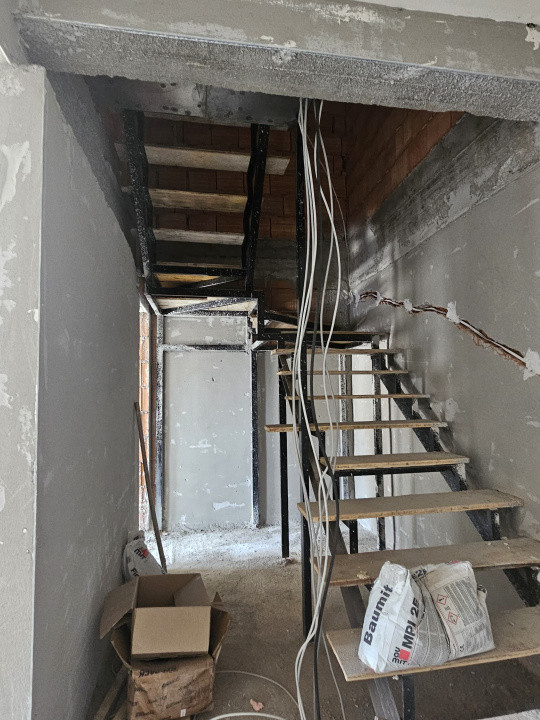 Apartament de 3 camere pe doua niveluri - Turnisor