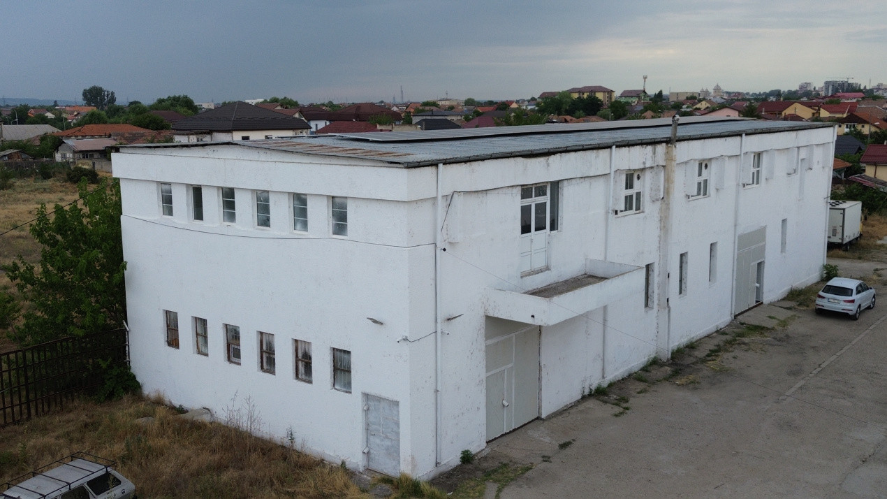 Hala productie, semicentral, gaz, curent, canalizare, panouri fotovoltaice