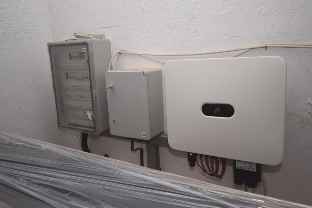 Hala productie, semicentral, gaz, curent, canalizare, panouri fotovoltaice