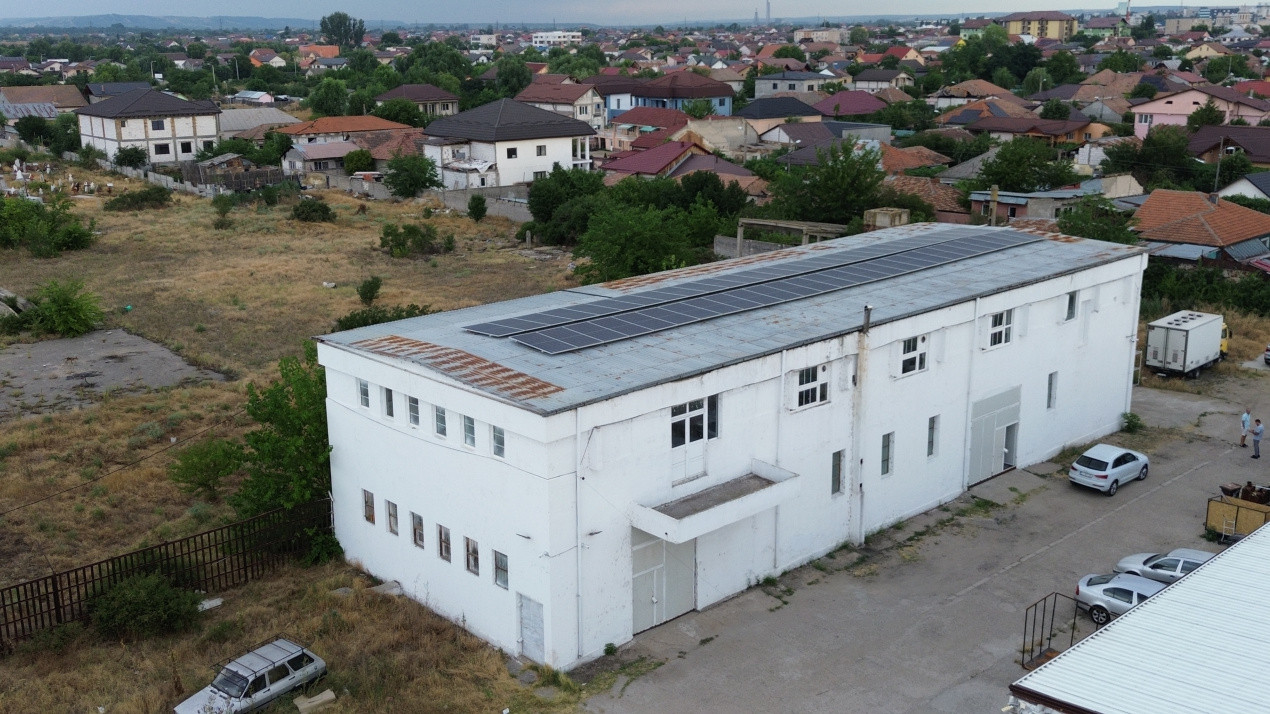 Hala productie, semicentral, gaz, curent, canalizare, panouri fotovoltaice