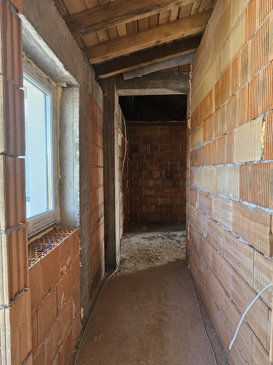 Apartament pe 2 niveluri - 3 camere - Ogorului