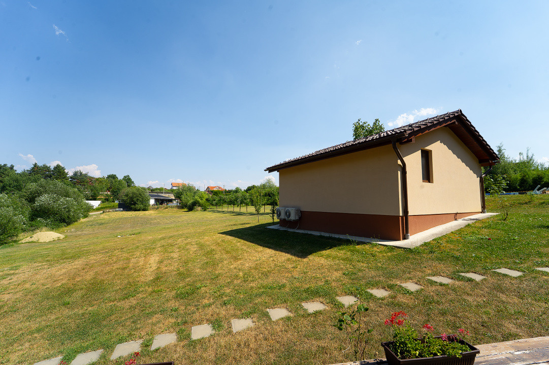 4 Casute de vacanta cu teren de 2000 mp liberi Cisnadioara